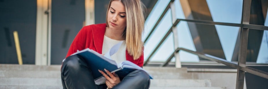 mulher vendo dicas do prouni no meio do ano