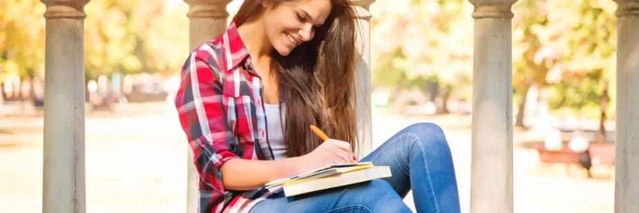 estudante conferindo passos para vestibular 2020