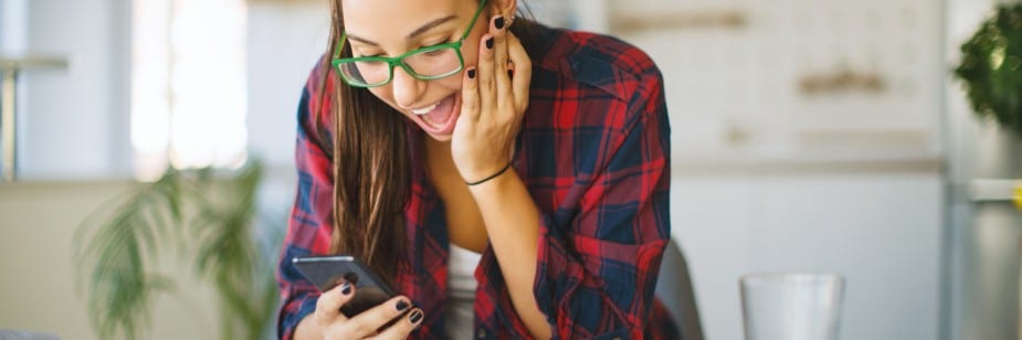 estudante conferindo enem digital