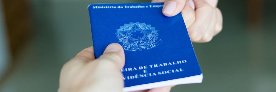 carteira de trabalho representando reforma trabalhista