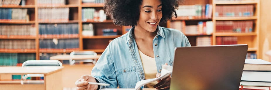 estudante de intertextualidade