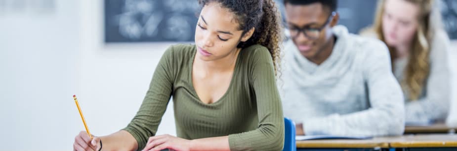 estudante fazendo enem