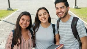 estudantes universitários