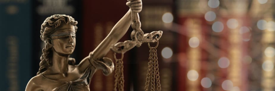estátua símbolo do direito