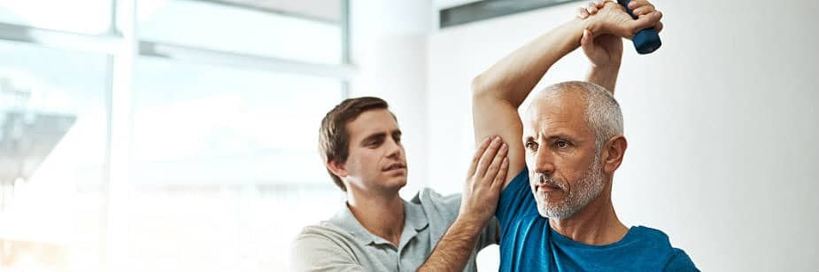 profissional de fisioterapia e paciente