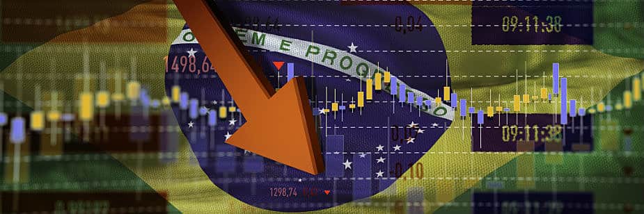 bandeira do brasil e seta para baixo representando crise econômica