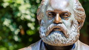 estátua karl marx
