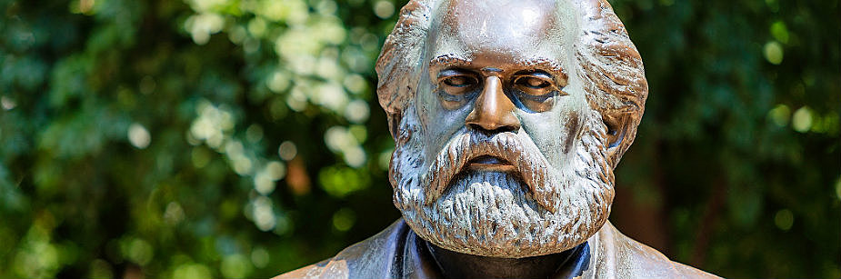 estátua karl marx