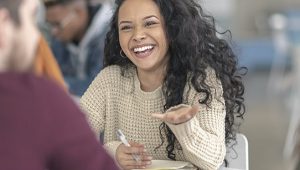 estudantes bolsistas do prouni rindo