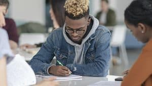 estudantes vendo dilatação fies