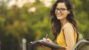 estudante de graduação com bolsa de estudos