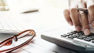 calculadora representando juros