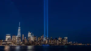 Monumento ao World Trade Center à noite