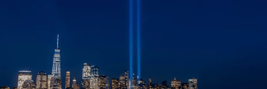 Monumento ao World Trade Center à noite