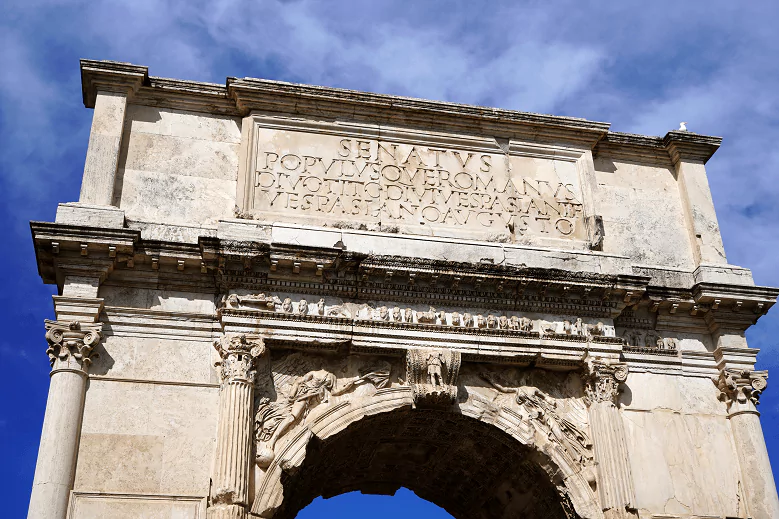 Arco Romano em homenagem a Titus